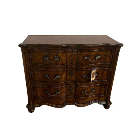 588-889 DORETTA HALL CHEST